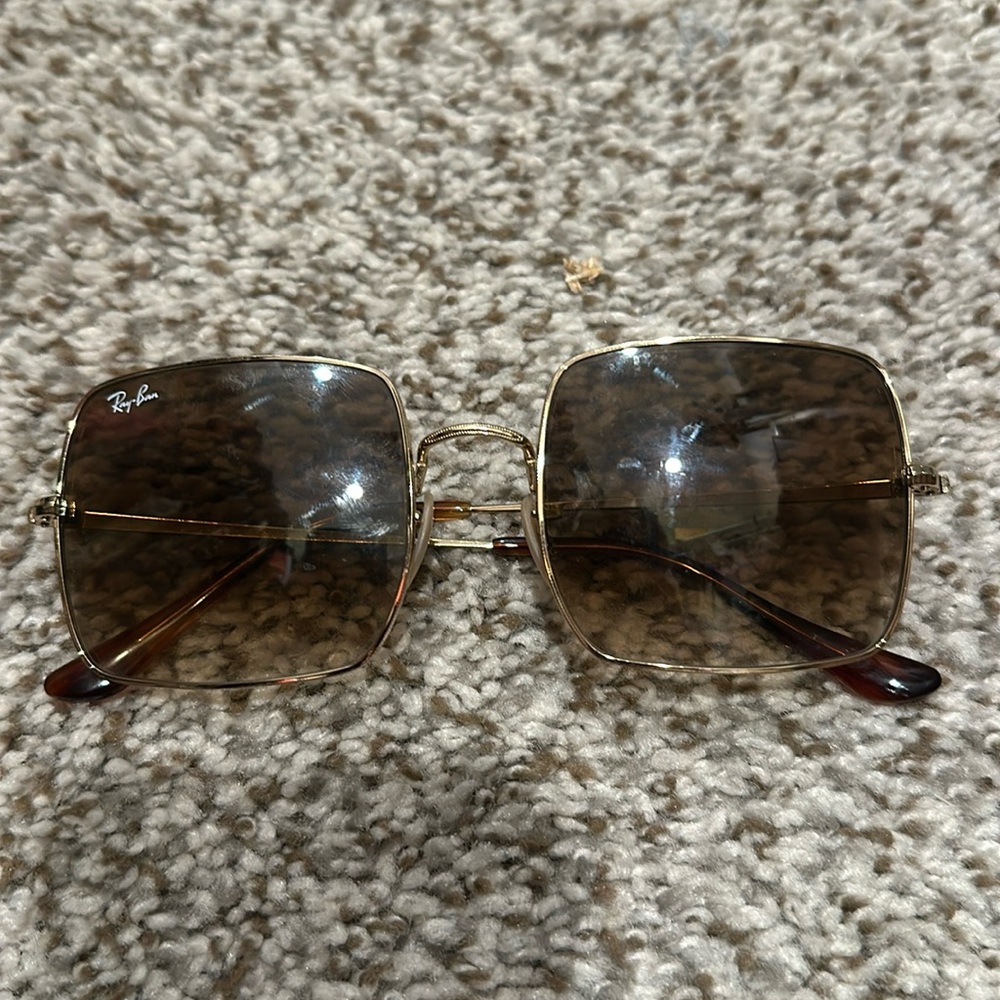Gold/brown square raybans